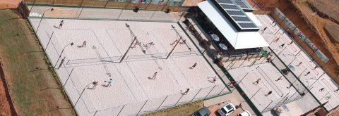 A maior estrutura para a prática de esportes na areia da região